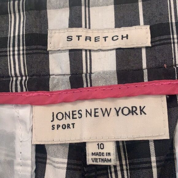 Black & White Shorts - Picture 4 of 5